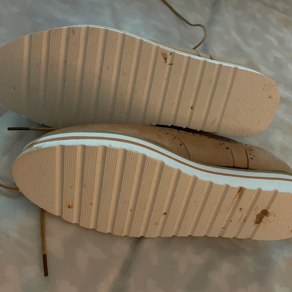 The crappy faux-suede Oxfords of your dreams! - Picture 3 of 6